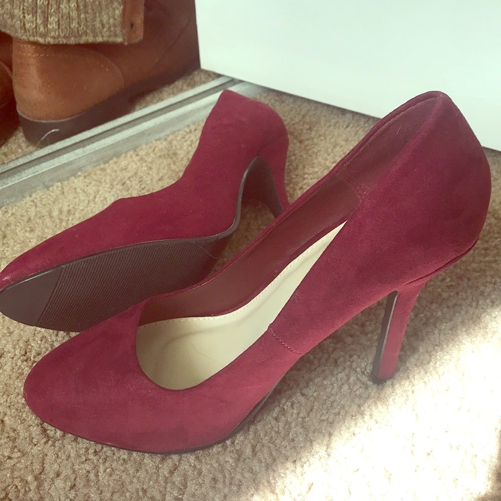 Red Velvet Heels 👠